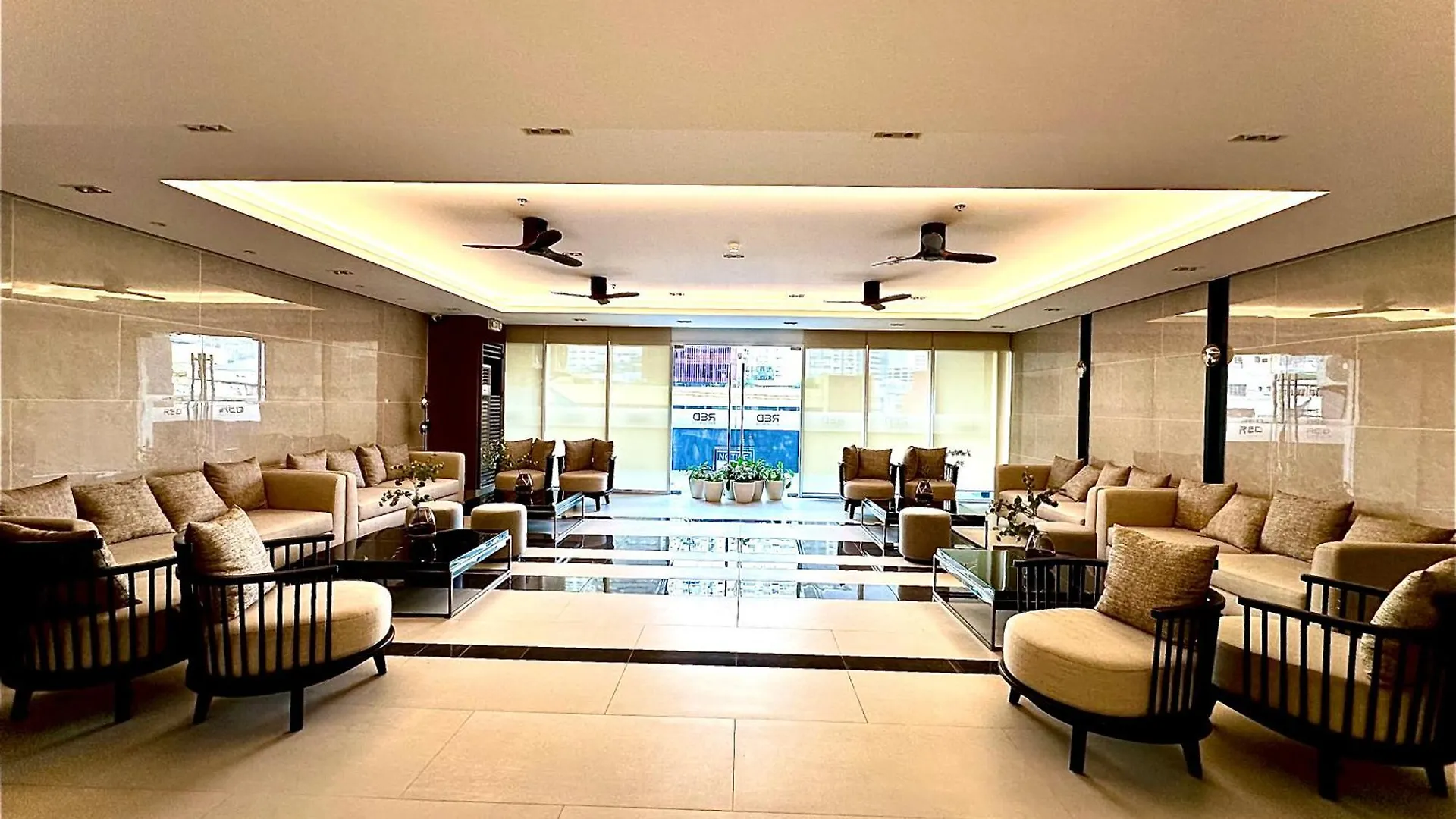Luxury Condo With Balcony On Amenity Floor, Easy Access To Pool, Sky Garden, Working Lounge And Gym In Makati 7F Manila 0*,  Philippines